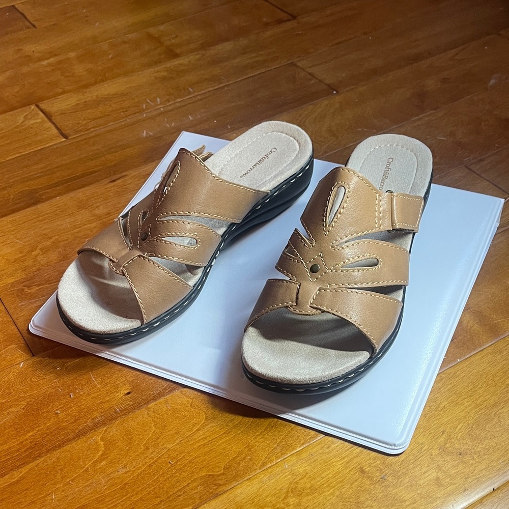 NEW Croft & Barrow Tan Sandals - Picture 2 of 3